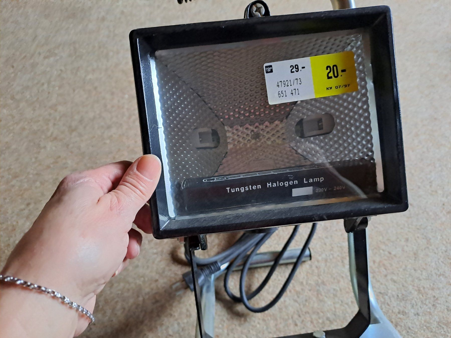 Lampade: Halogenstrahler Baustrahler Tungsten Halogen Lampe 230V, neu – Nuovo (secondo la descrizione) da Wängi venduto da Raettli10 1