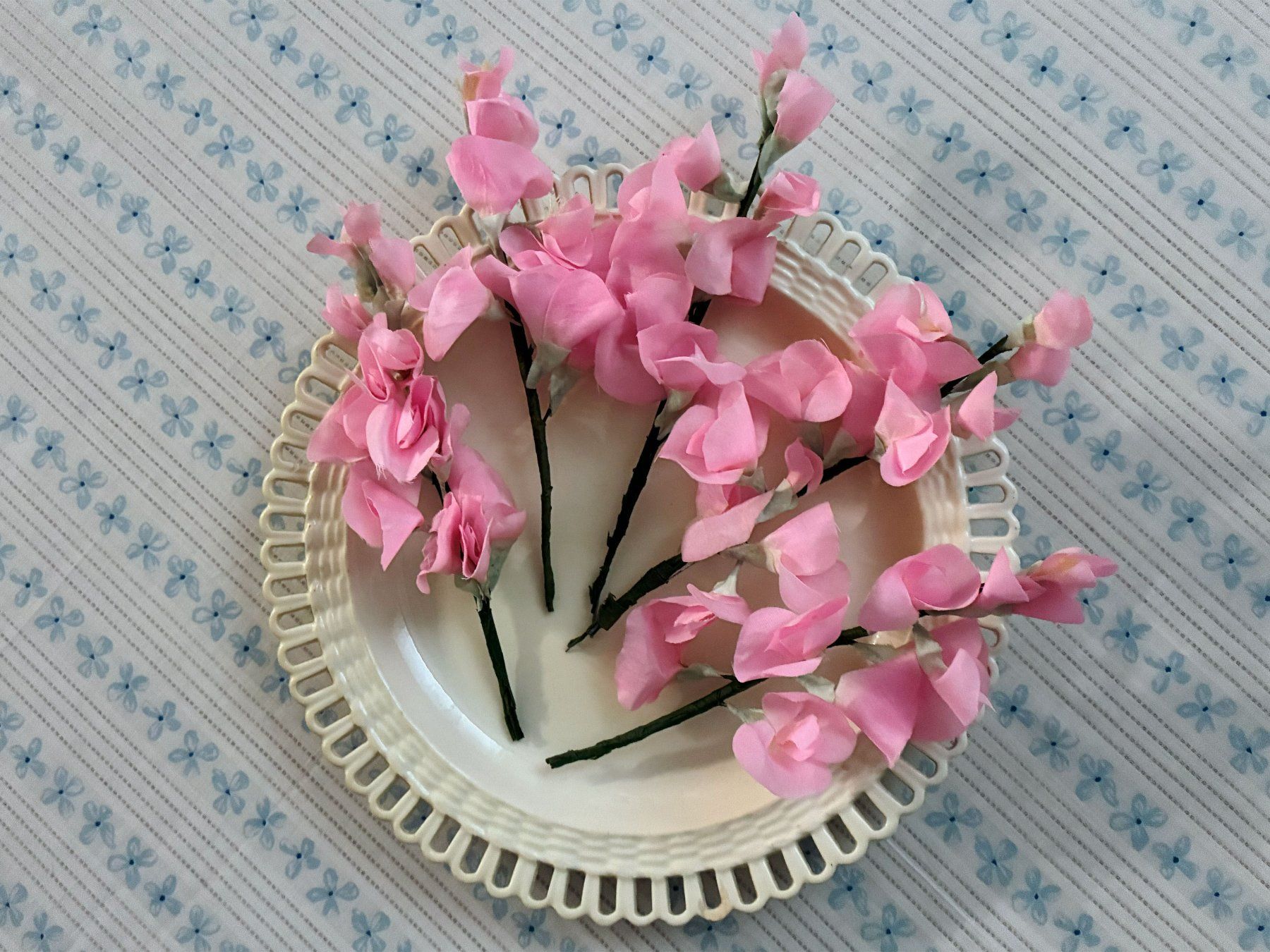 Tutte le decorazioni: Freesien rosa Stoffblumen VINTAGE handgefertigt – Usato da Brüttisellen venduto da Buxus