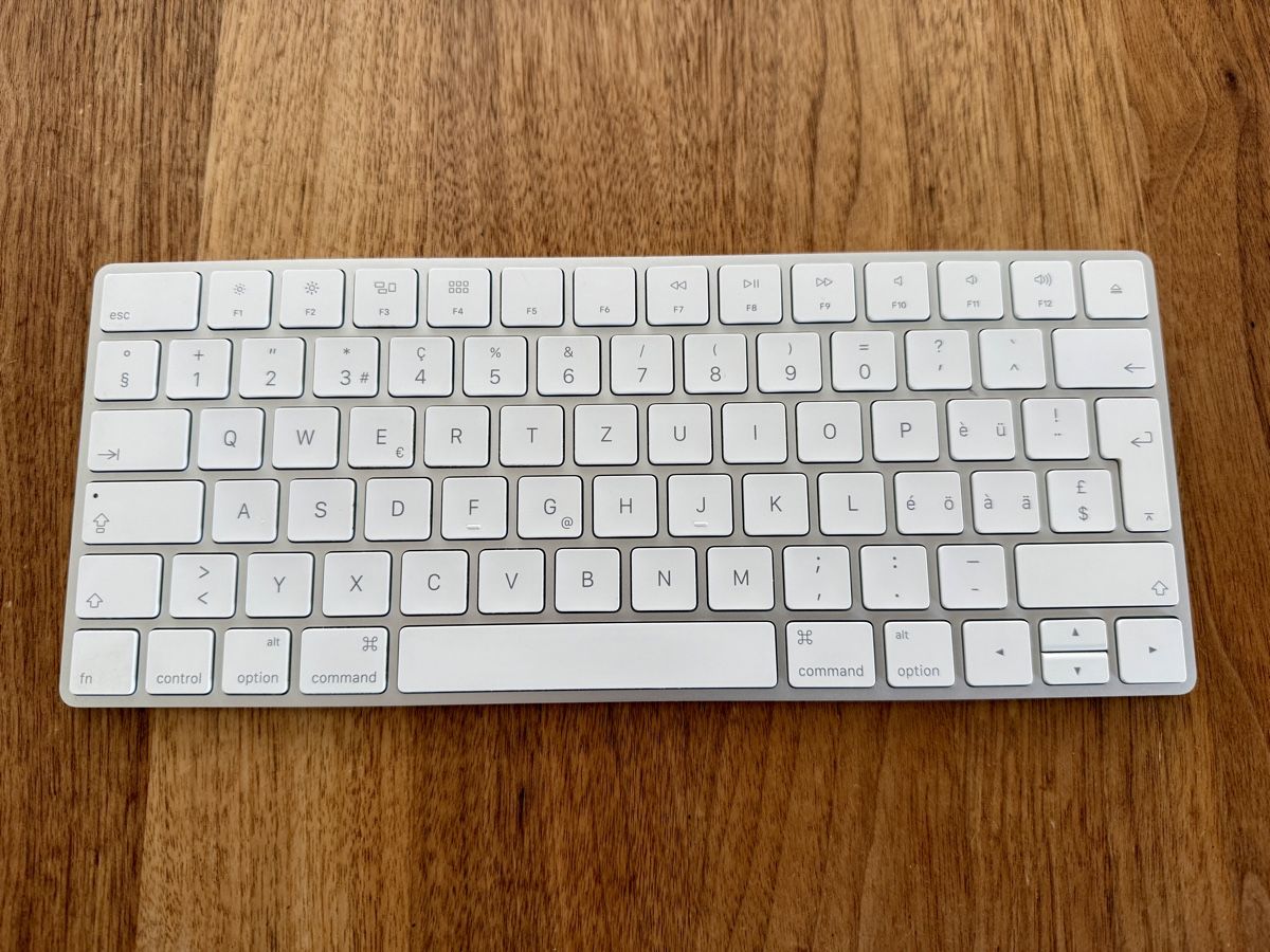 Apple Tastiere: Clavier Apple Magic Keyboard A1644 CH – Usato da Bussigny venduto da Bliss46 1