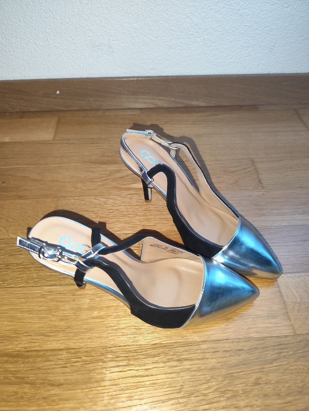 Scarpe da donna: Silbrige High Heels Gr. 38 neu – Nuovo (secondo la descrizione) da Visp venduto da kat_72br 2
