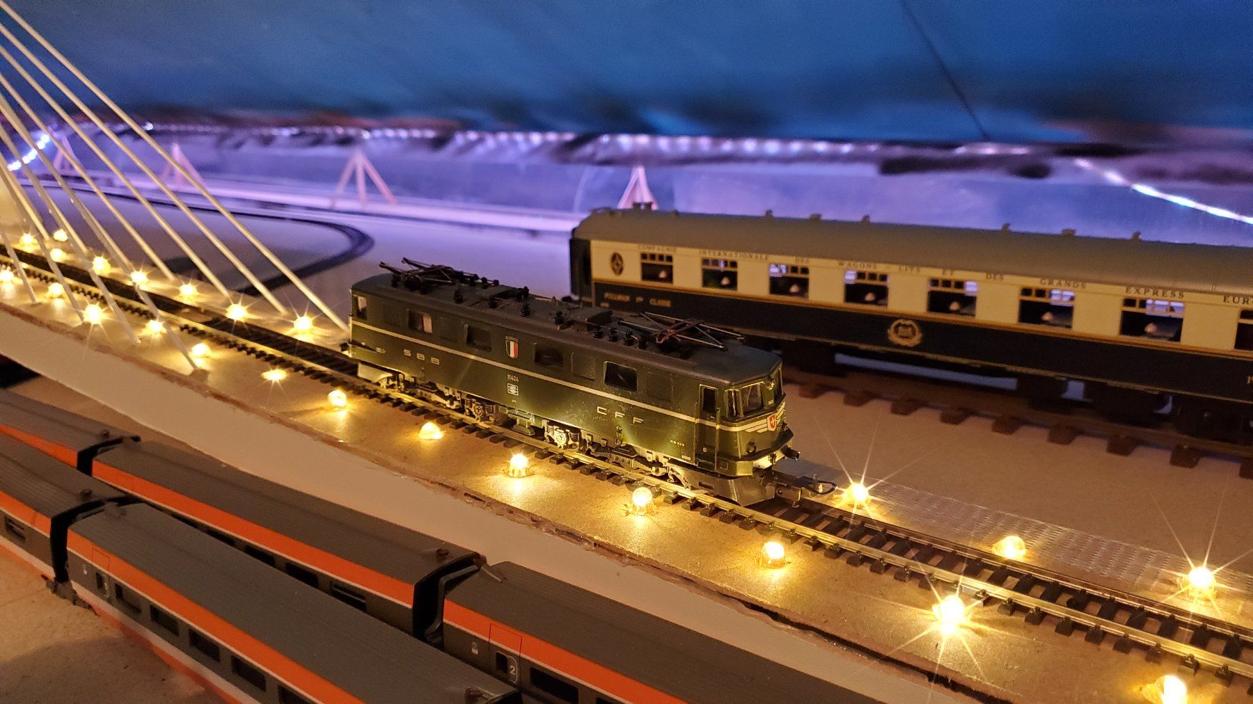 Lima Modellini di ferrovie: Lima Ae 6/6 H0 DC NEUCHATEL – Usato da Courtaman venduto da Silb