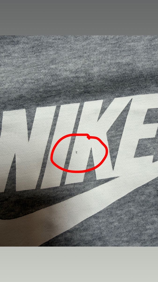 Nike Maglioni & Felpe: Pull Nike gris, taille M, idéal pour le sport! – Usato da Crans VD venduto da choukye 1