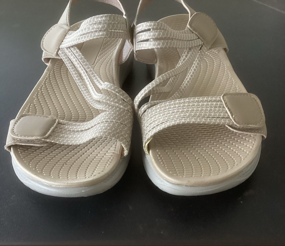 Scarpe da donna: Sommer Sandalen, beige, Grösse 40 neu. – Nuovo e nell'imballaggio originale da Richterswil venduto da Dfdo 1