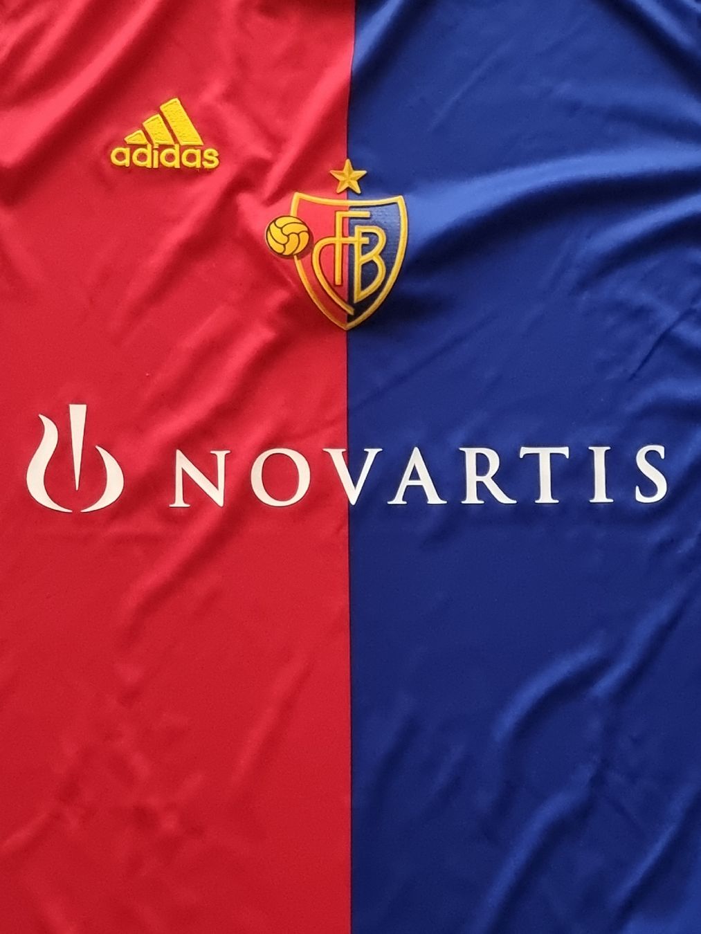 FC Basel Canottiere & Pantaloni: FC Basel 2012-2013 Heimtrikot – Usato da Suhr venduto da SariLacivert1907 2