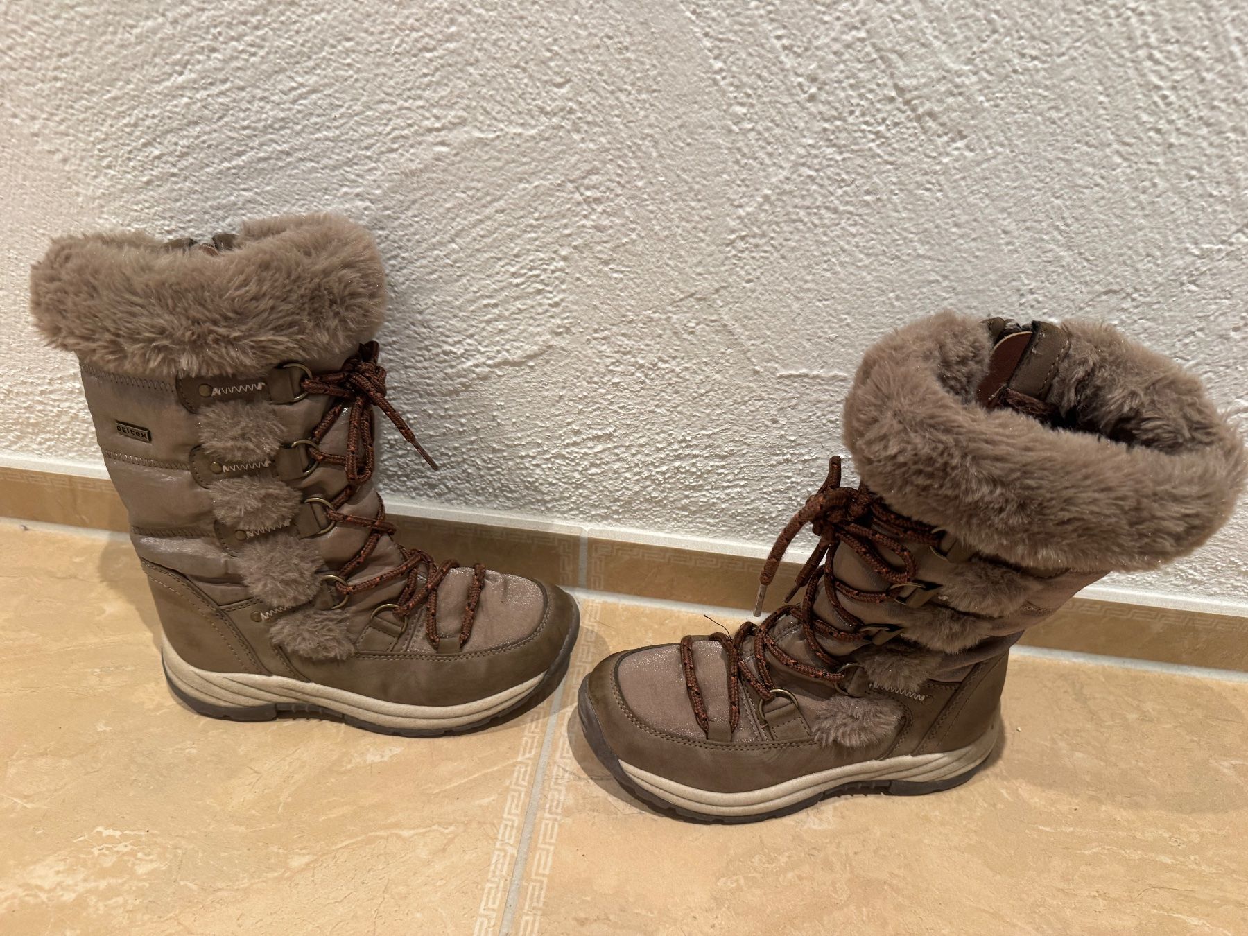 Schuhe für Mädchen: Deltex schöne warme Winterstiefel, 33 – Gebraucht aus Klingnau von Markus14