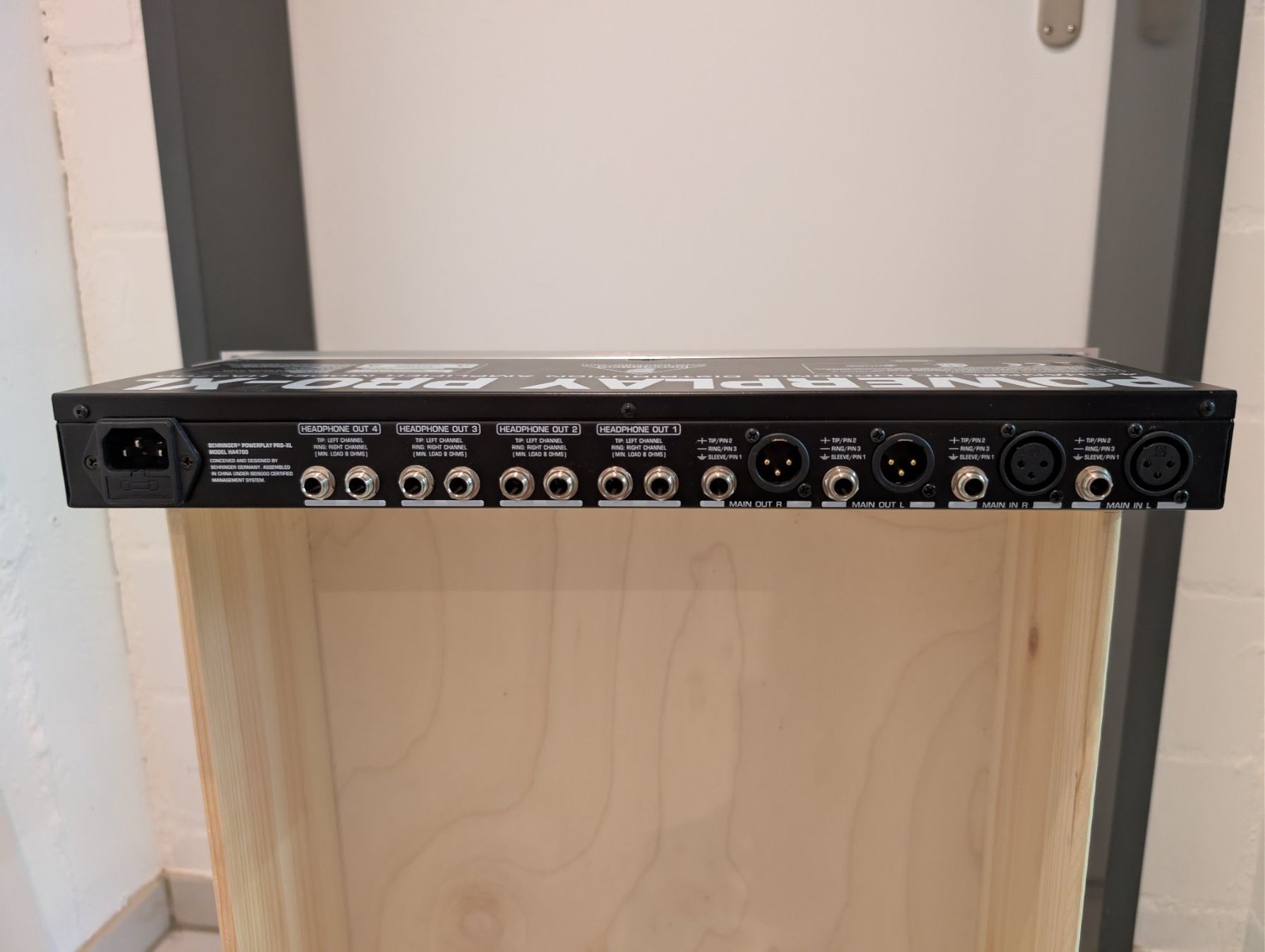 Behringer Strumenti musicali: Behringer 4-Channel Headphone Distribution Amplifier HA4700 – Usato da Ennetbürgen venduto da theosophie 3