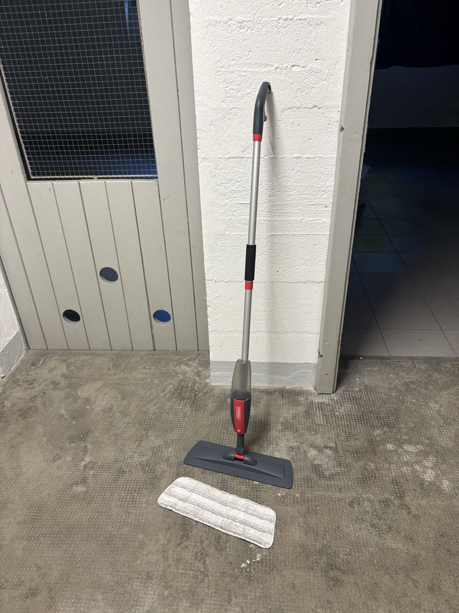 Altro in Apparecchi per la pulizia: Spray Mop for Spring Cleaning - Gently Used & Ready to Shine – Usato da Basel venduto da anw_kks6