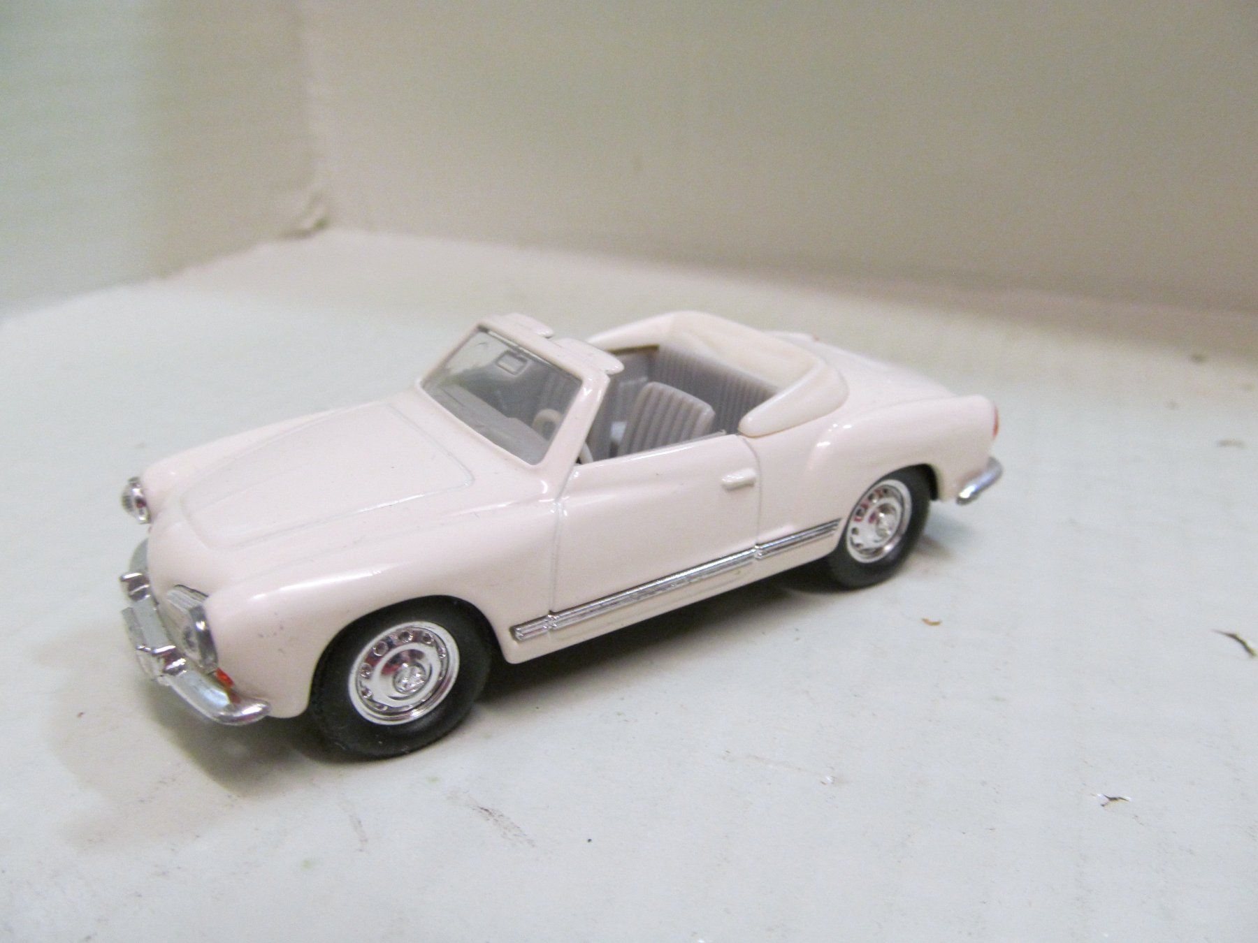 Volkswagen Modellini d'auto: VW  KARMANN GIHA 1960  WEISS  1:43 – Nuovo (secondo la descrizione) da Grueningen venduto da malamut56 3