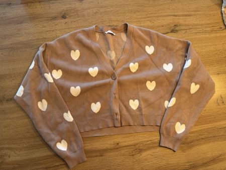 Süsser Cardigan mit Herz Muster, perfekt für den Frühling!