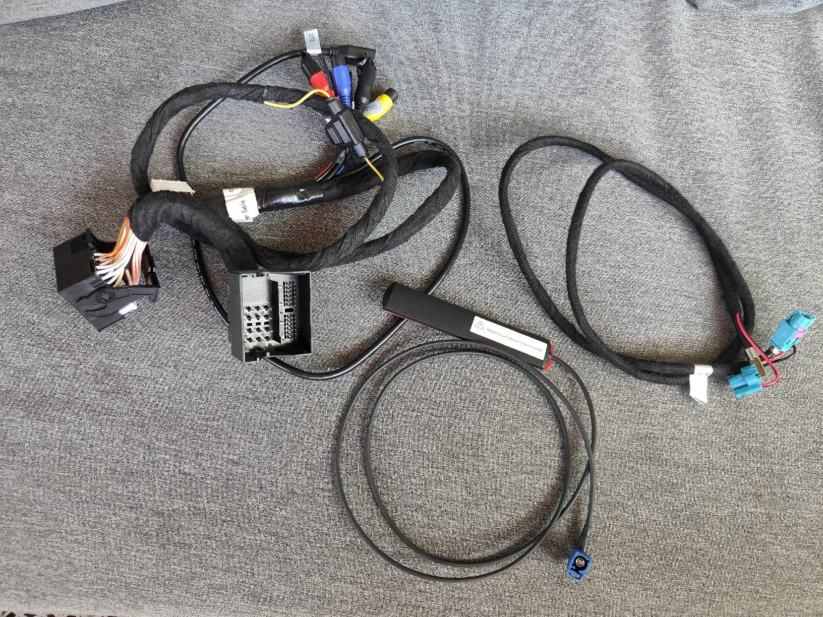 Systèmes audio & multimédias: CARABC MMI Box - Wireless Apple Car Play und Android Auto  – D'occasion à Wil SG par Freaktaler1893 2