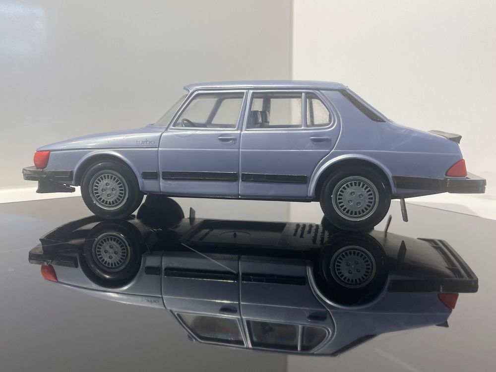Miniature SAAB 900 TURBO 1981 BLANC DECORE 1/18