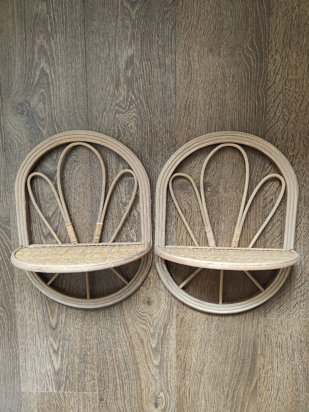 Scaffali: 2 Rattan Wandregale Blumenform nachttisch – Nuovo (secondo la descrizione) da alikon venduto da creativia