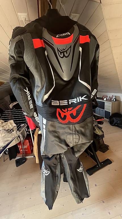 Completi: Motorrad Lederkombi NEU BERIK – Usato da Riggisberg venduto da mracing444 2