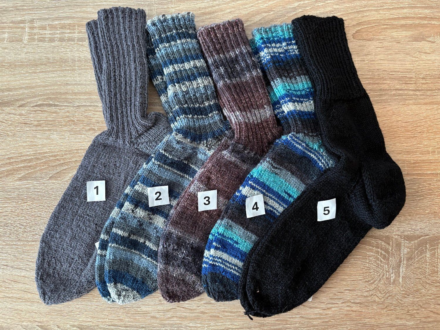 Socken: Socken Handgestrickt Grösse 42/43 – Neu und originalverpackt aus Pfäffikon SZ von Desideria0