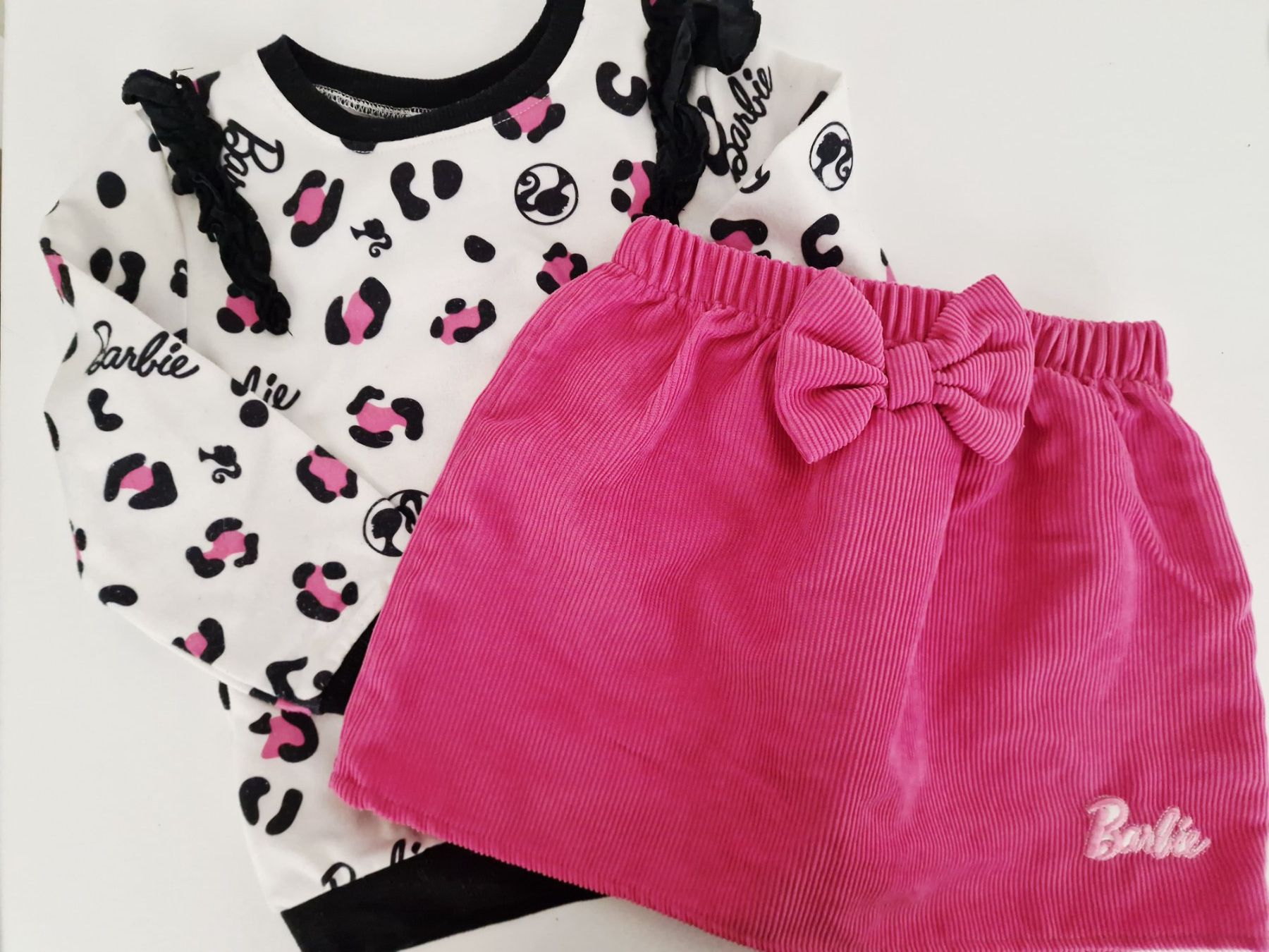Lotti & Set di vestiti: Mädchen Set Pullover & Rock Barbie Mattel Gr. 110 4-5Y – Usato da Hallau venduto da CHACLA