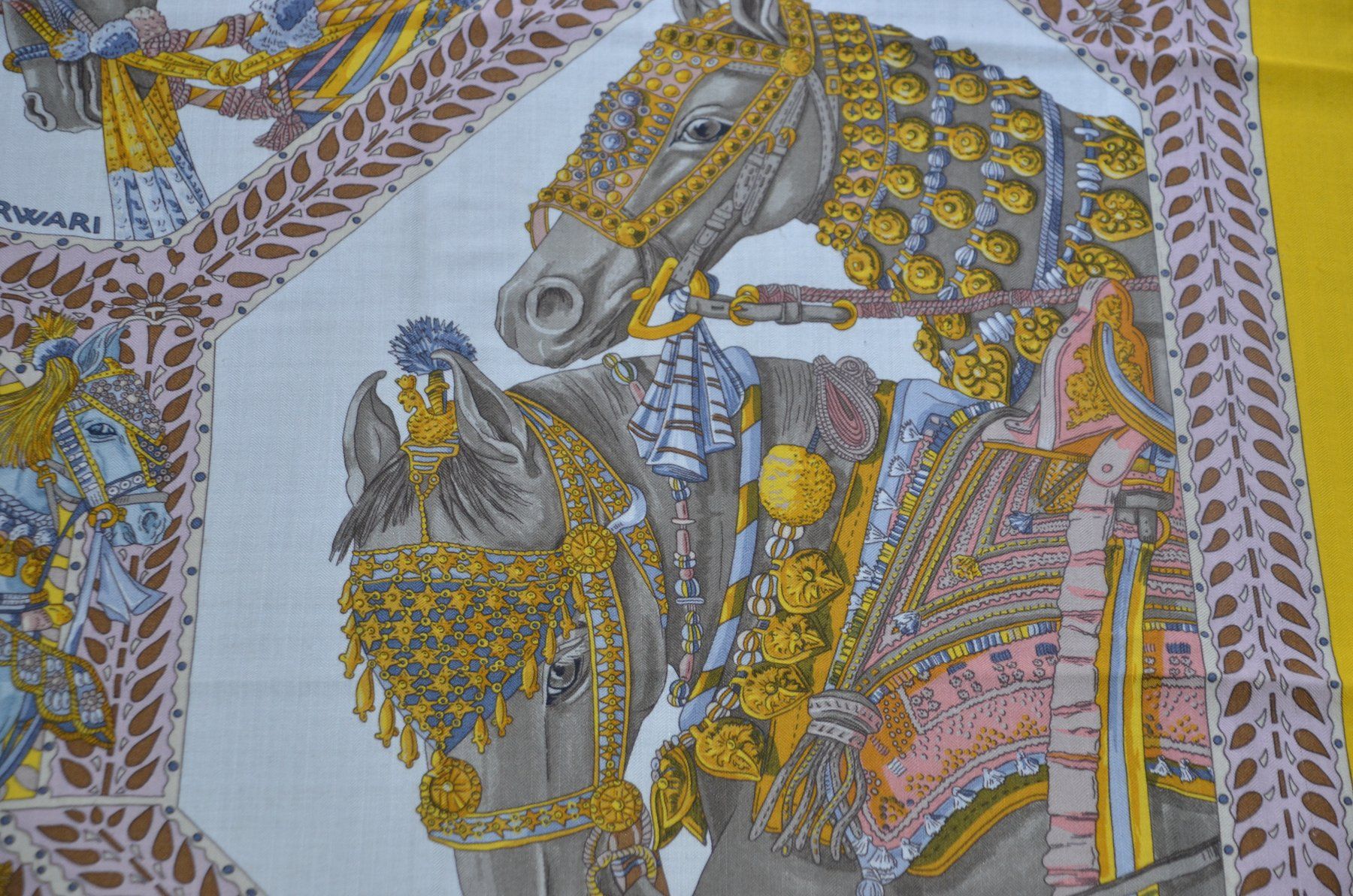 Hermès Foulard & Sciarpe: Schal / Châle Hermès 140 x 140 cm – Usato da Collonges venduto da Auganien 9