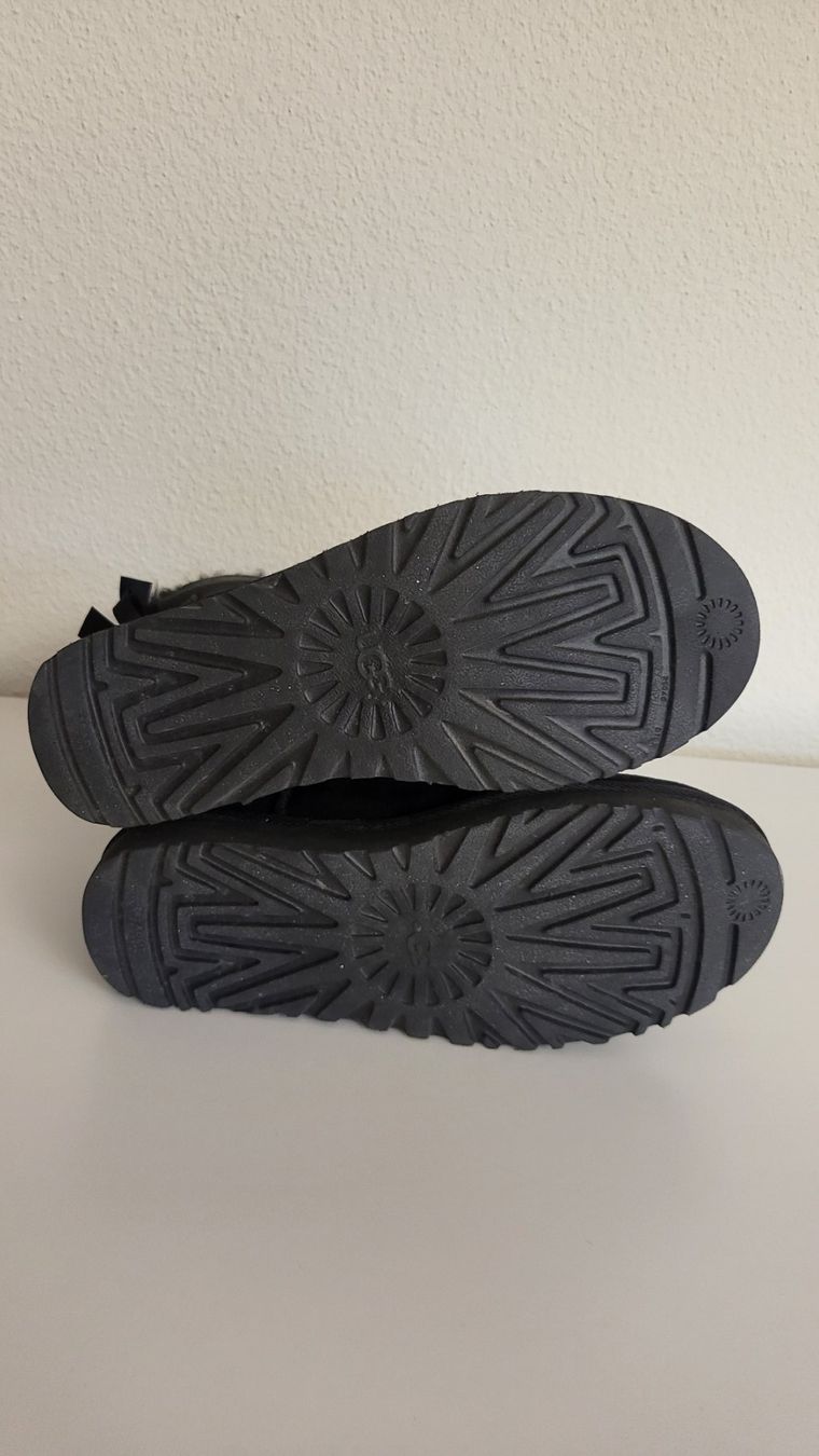 Ugg Scarpe da donna: UGG Bailey Bow II Boot - Grösse 37 - neuwertig – Nuovo (secondo la descrizione) da Wollerau venduto da jes_lp7w 6
