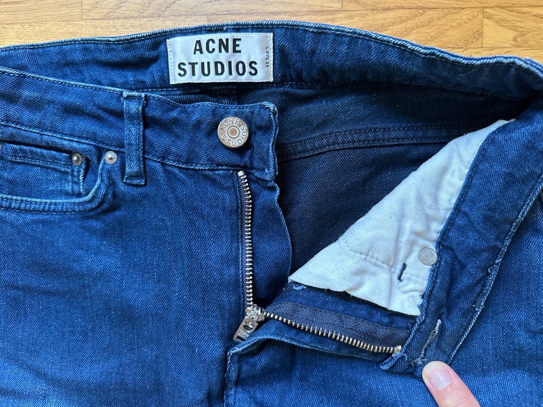 Acne Studios Jeans: Acne Studios Skin 5 Sparkling Jeans 26/32 – Gebraucht aus Lausanne von brixton 6