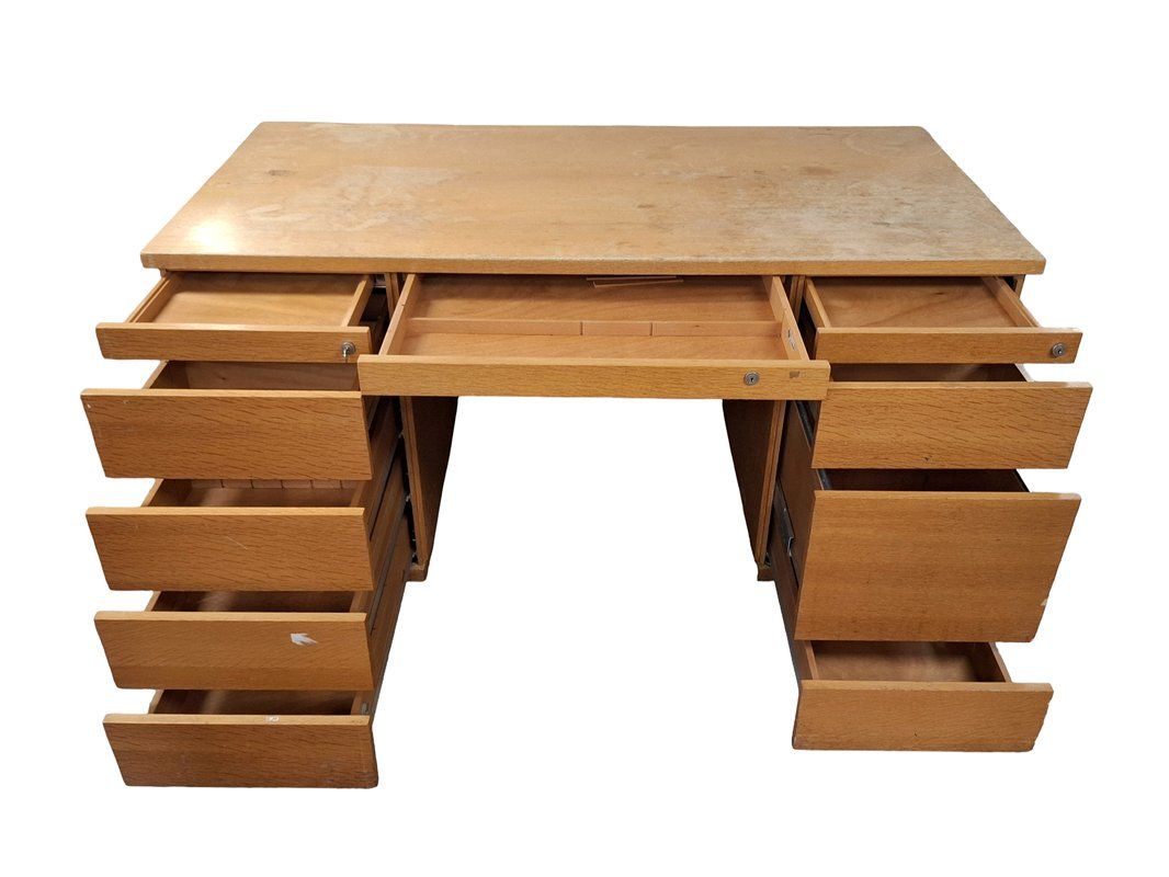 Scrivanie: Schreibtisch aus Holz – Usato da Wil SG venduto da Restwert_Wil