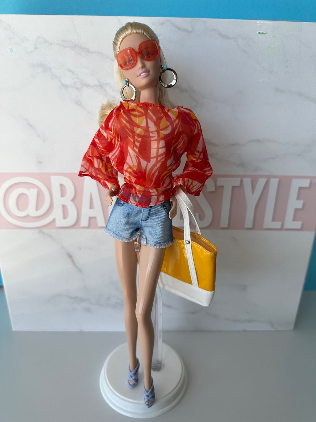 Poupées: Barbie mit Ständer – D'occasion à Meisterschwanden par jordilabandadrei 1