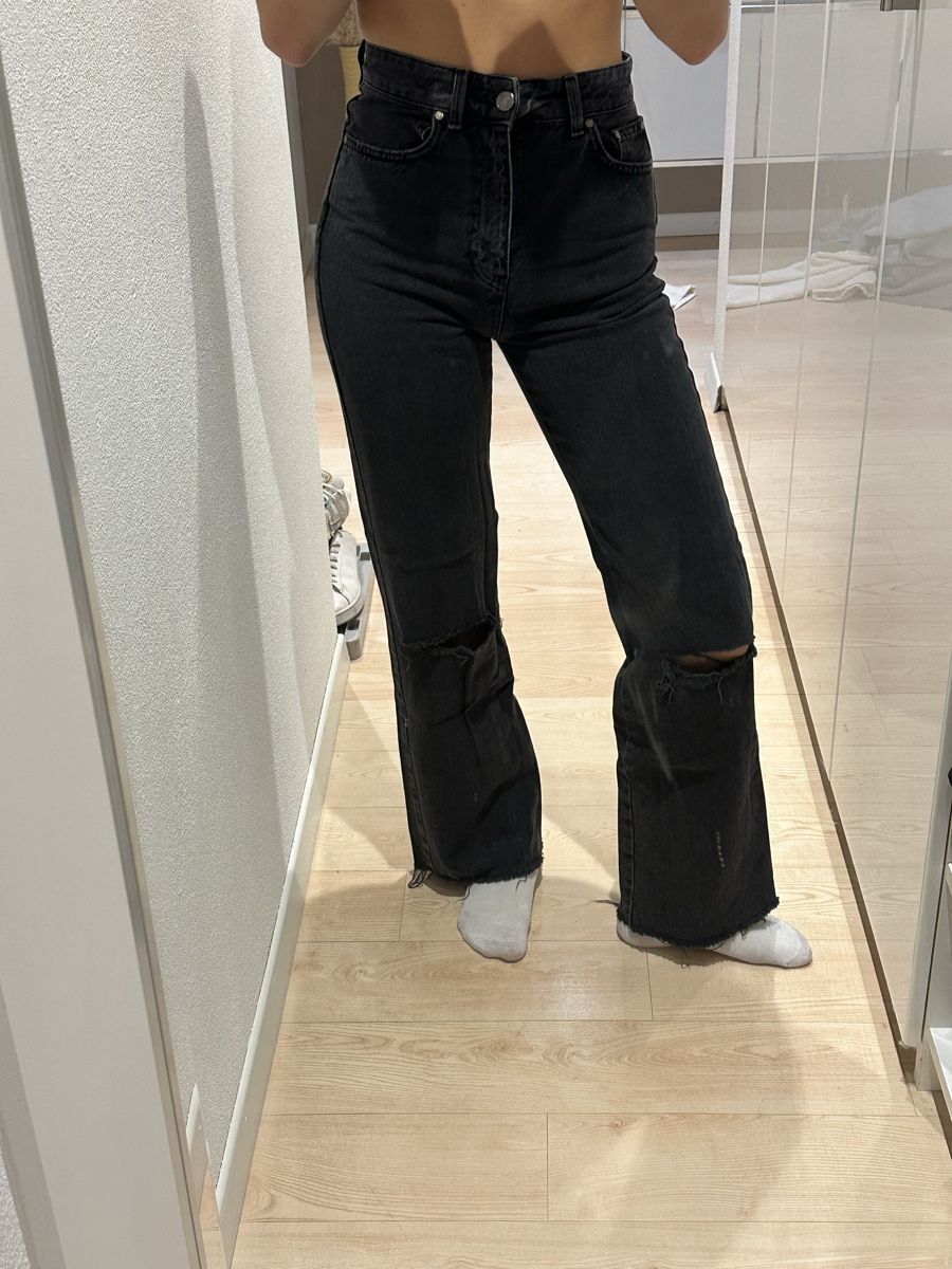 Stradivarius Jeans: schwarze Jeans – Usato da Grafstal venduto da jes_t6s7