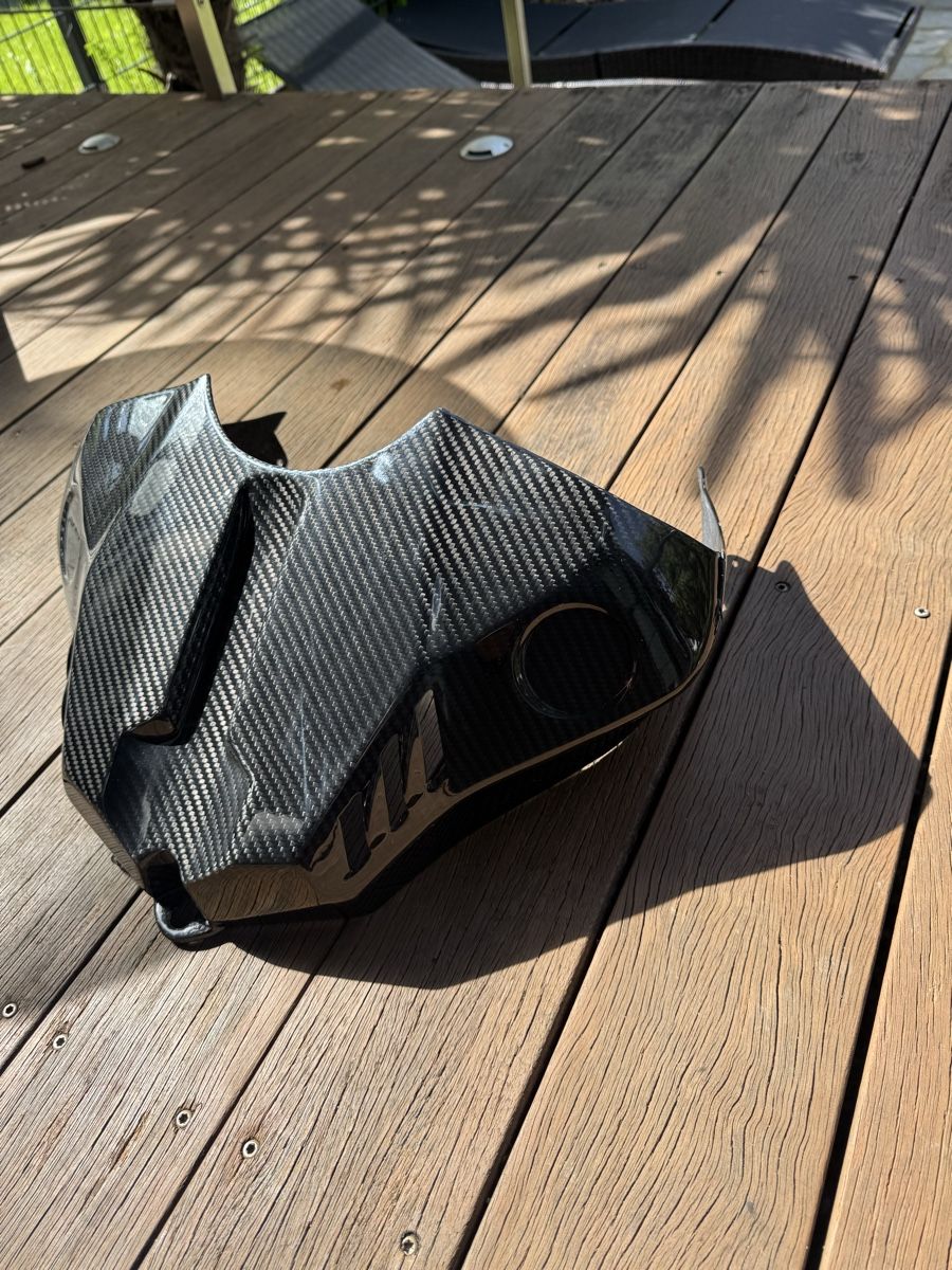 Yamaha Tutti i ricambio per moto: Yamaha r1 Tank abdeckung  – Usato da Münchenstein venduto da ajestkarim 2