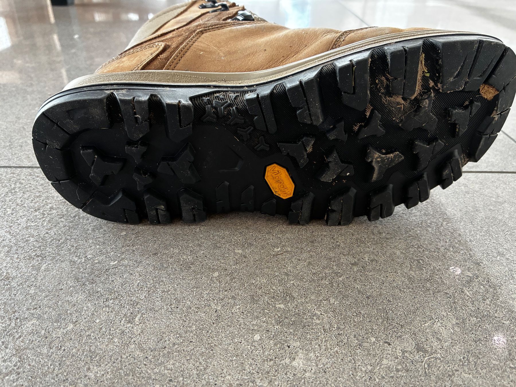 Decathlon Scarpe da uomo: Chaussures randonnée T40-41 – Usato da Corcelles-près-Payerne venduto da CyndelleMaiwen 4