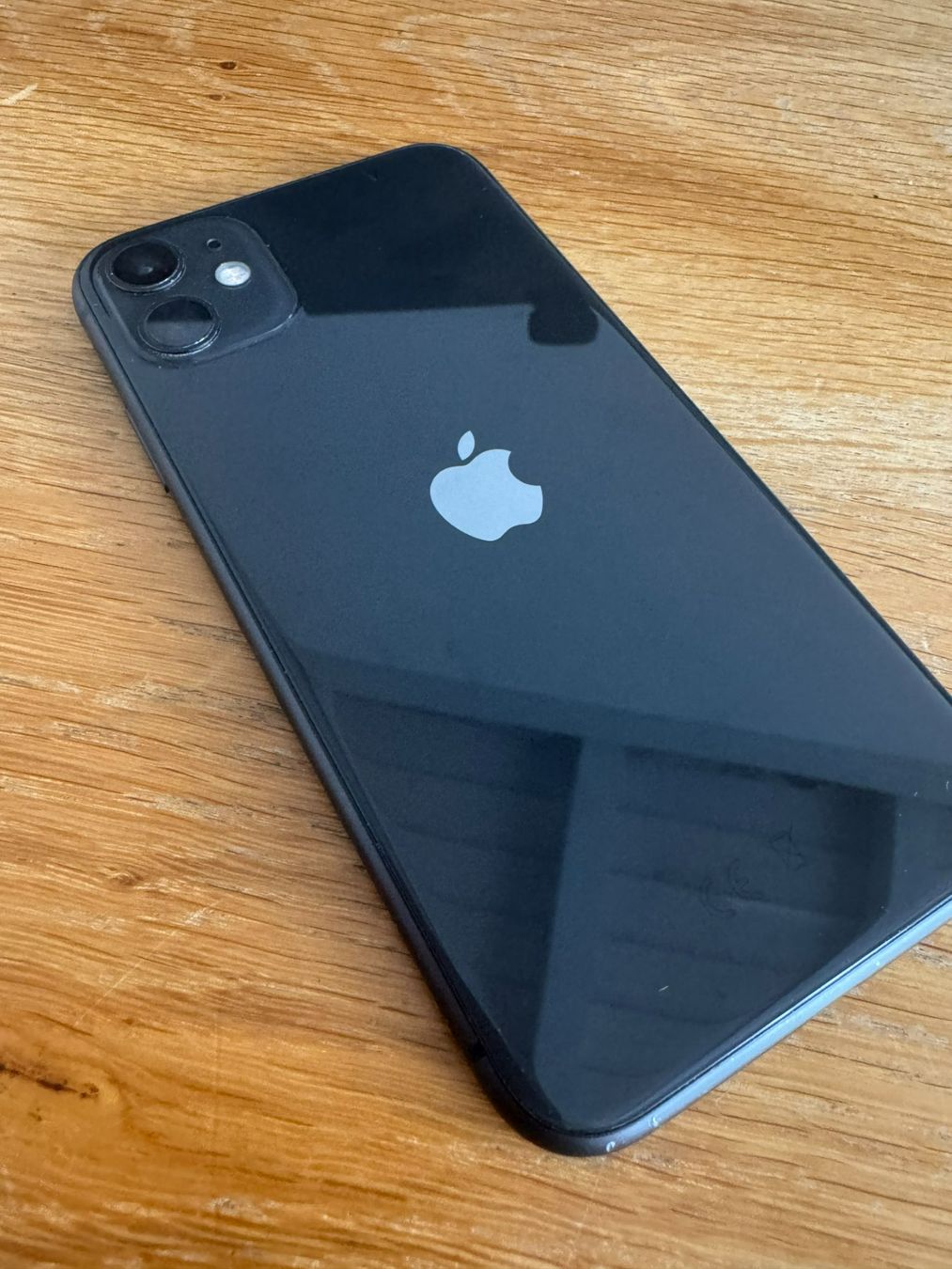 Apple Telefoni cellulari / Smartphones: Apple iPhone 11 Schwarz 64GB – Usato da Jona venduto da Zukl471 1