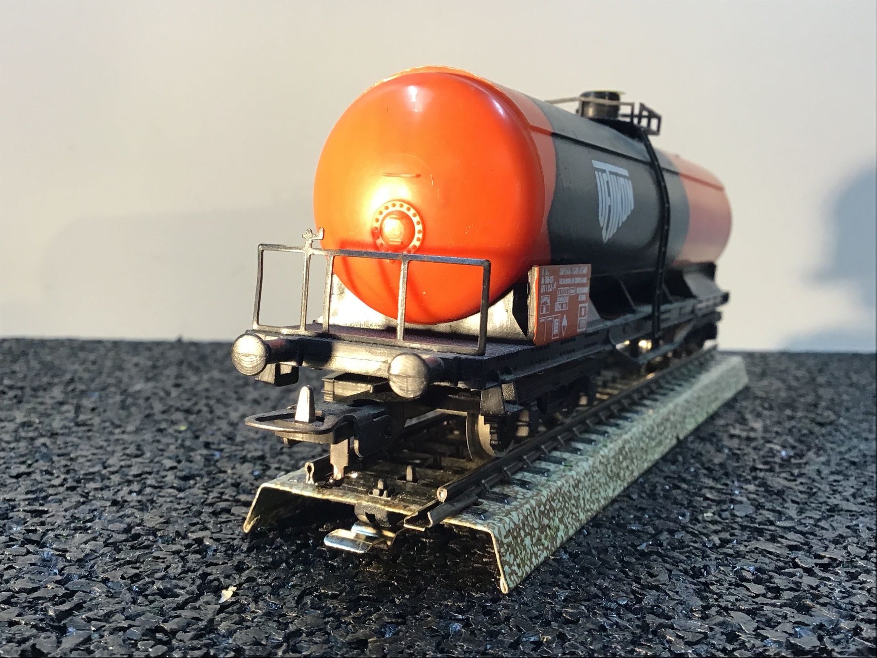 Lima Modellini di ferrovie: MODELL LIMA UETIKON 302921 KESSELWAGEN – Usato da Männedorf venduto da Modelle-aller-Art 1