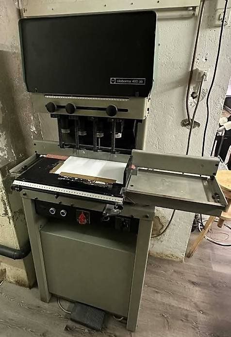 Tutte le macchine: Coupe papier ouverture 55, chauffe  plaque ,Perforeuse. – Usato da sion venduto da dja_wz9d 2