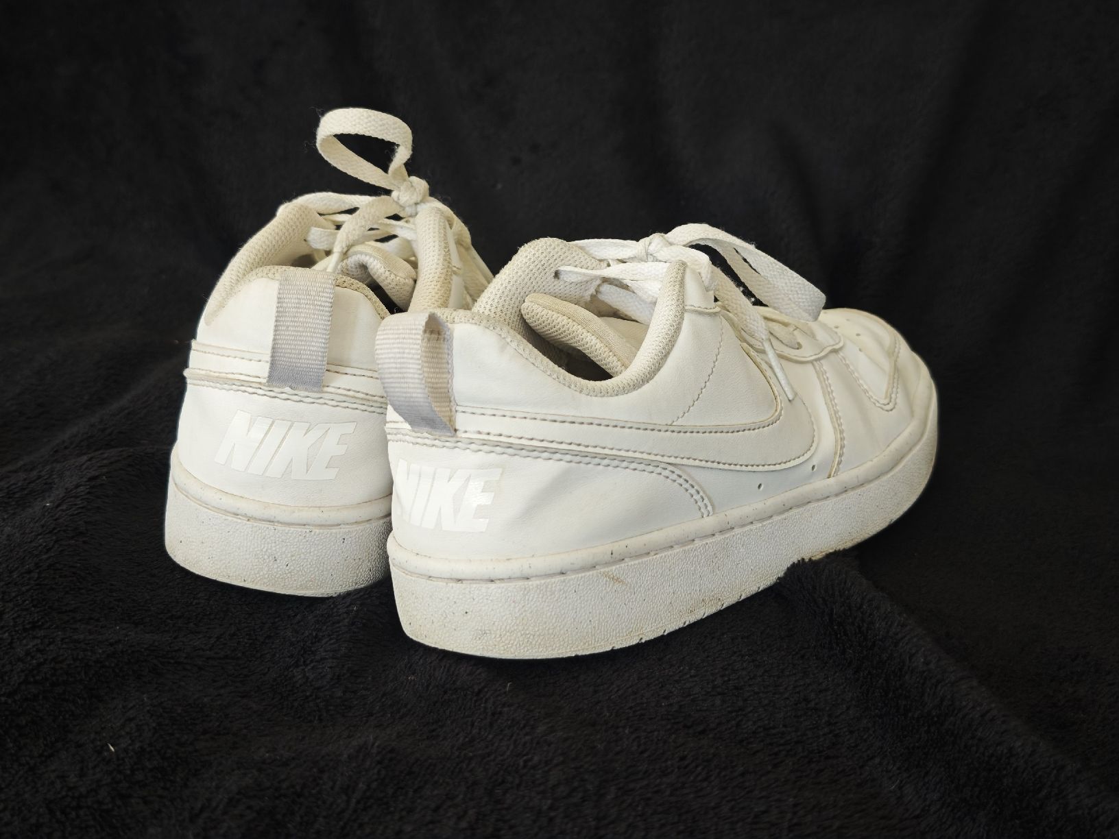 Nike Scarpe da uomo: Nike Turnschuhe weiss Grösse 39 – Usato da Fribourg venduto da Aid 2