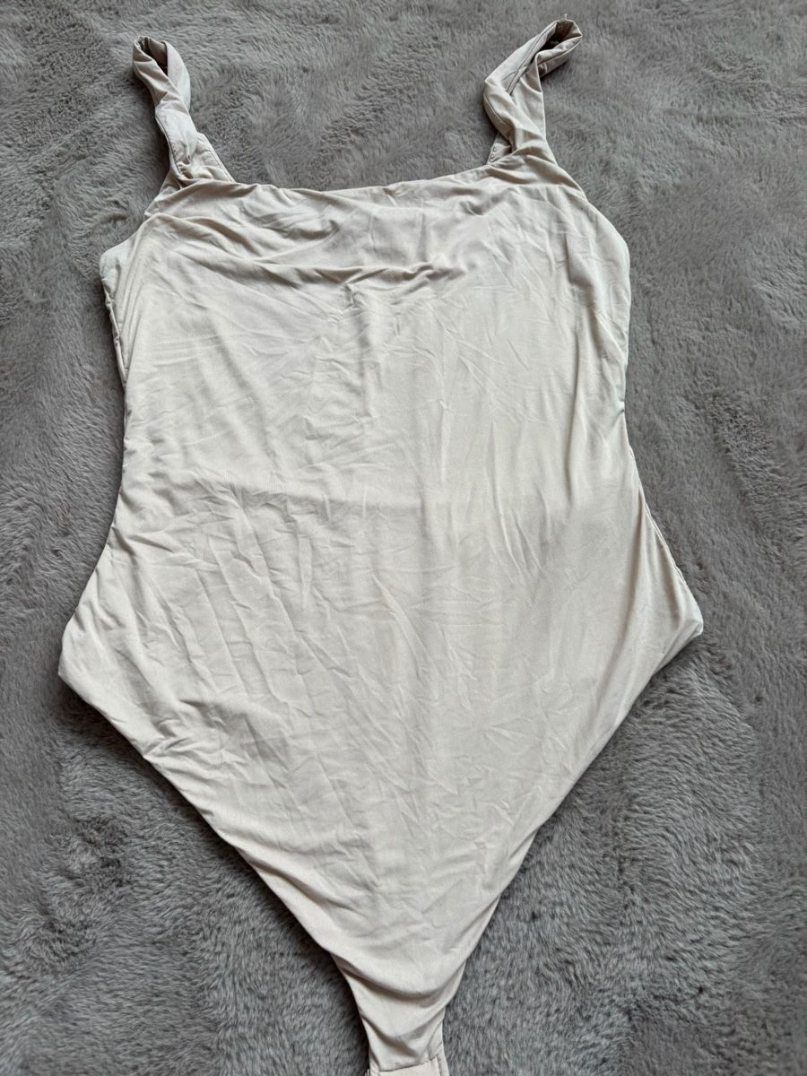 Tops: Damen Body beige Grösse S NEU – Neuf (Voir description) à Balgach par Miisarah