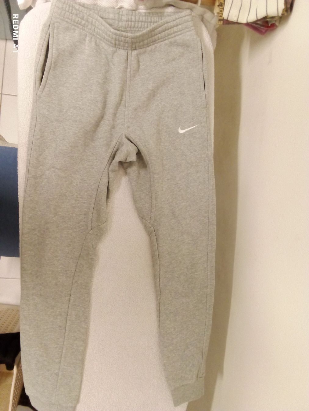Nike Hosen: Nike Trainingshose, grau melange – Neu (gemäss Beschreibung) aus Beride d. Bedigli. von Connina