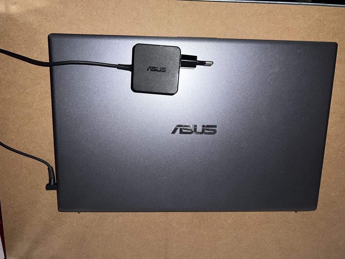 Asus Portables: ASUS VivoBook – D'occasion à Basel par mat_zbw5 2