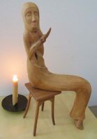 handgeschnitzte Figur aus Holz