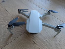 DJI Mavic Mini 2 Fly More Combo