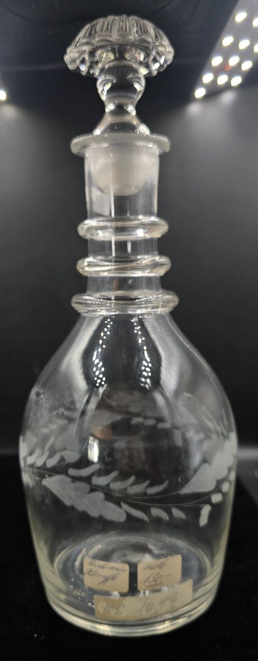 Karaffen: Biedermeier Karaffe mit Stöpsel Glas geritzt – Gebraucht aus Rorschacherberg von snOOpydOg11