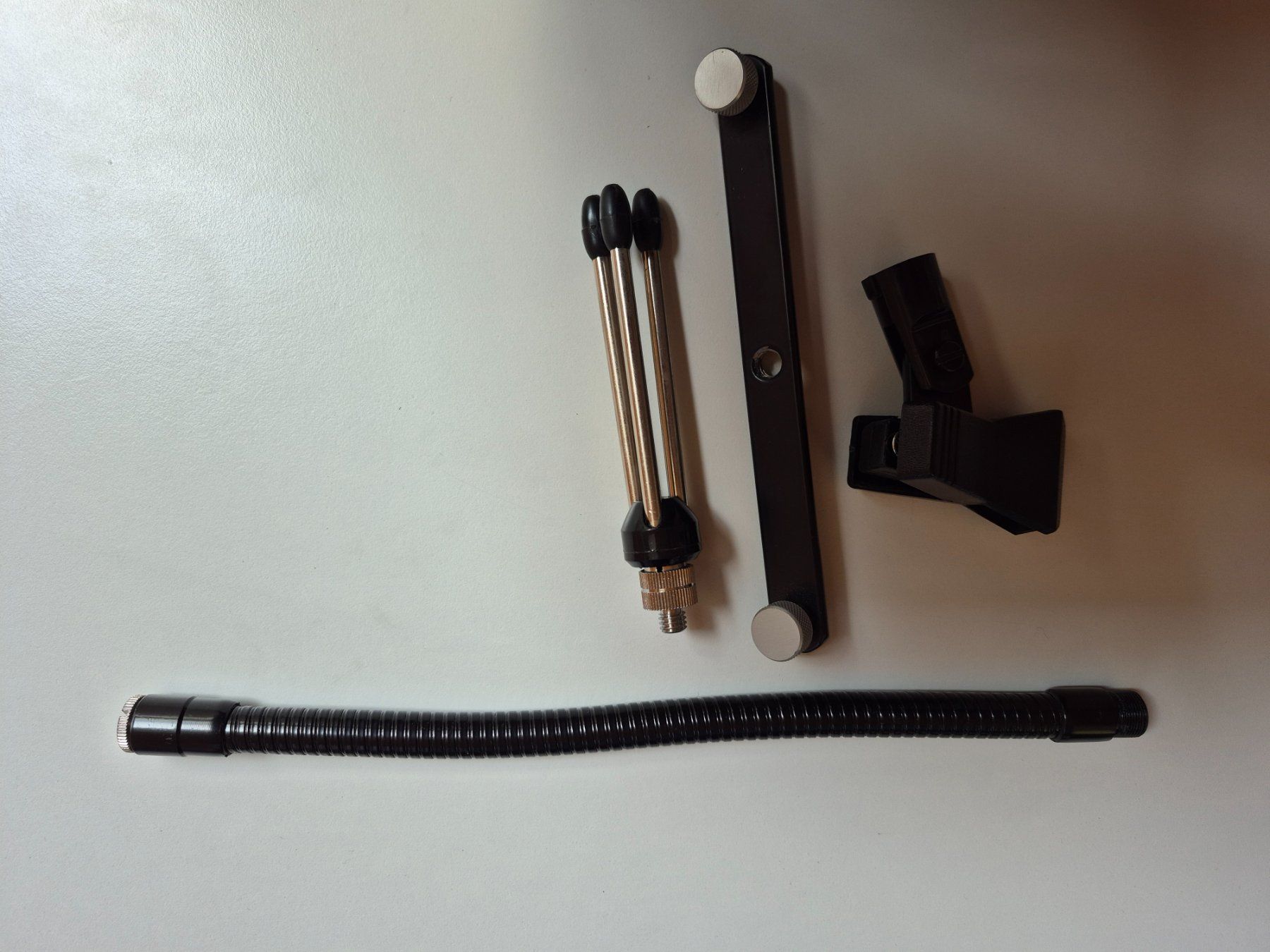 Supporti per strumenti musicali & leggii: Mikrophon-Stativ mit Schwanenhals – Usato da Sursee venduto da Ursus_LU