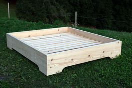 Bett Massivholz 200x180 Swiss made