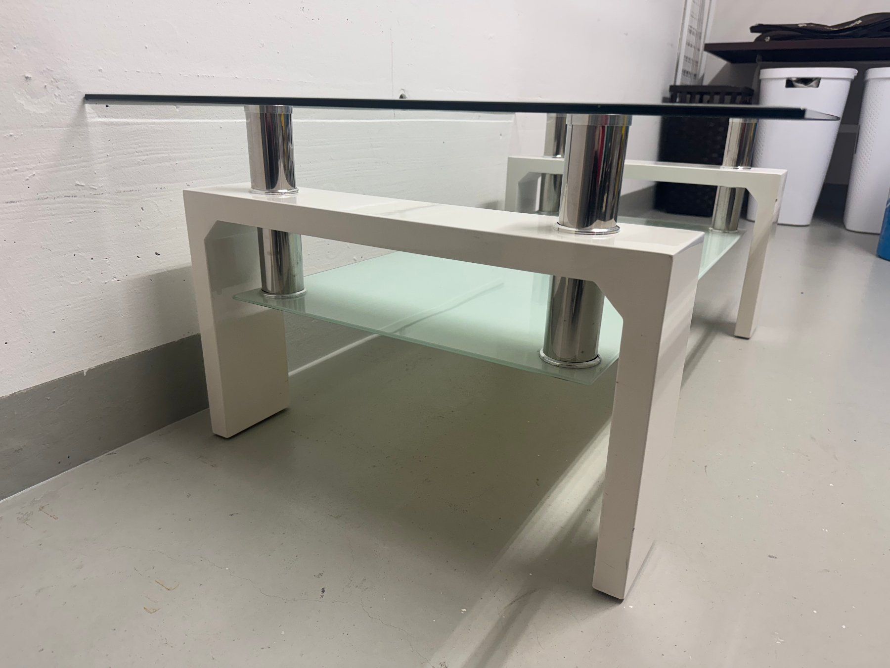 Tables: Glas Couchtisch, weisses Gestell – D'occasion à Illnau par lis_dbl7 3