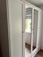 Kleiderschrank