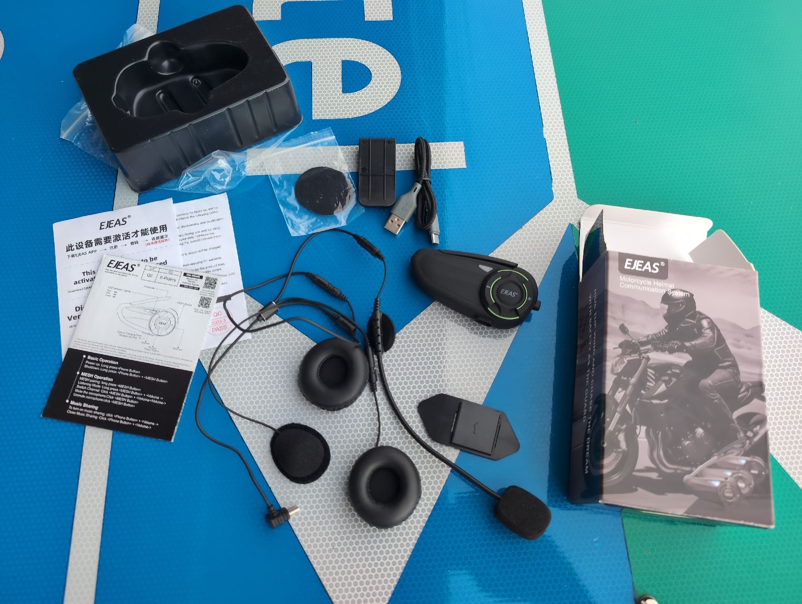 Casques audio: Intercom Moto EJ EAS Q8 6-Riders – D'occasion à Ins par Nrg