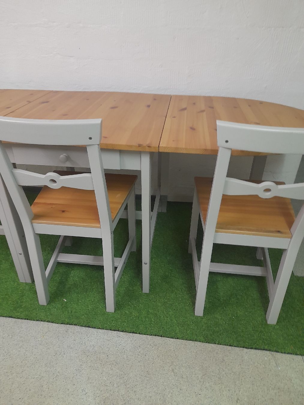 Tables: Ikea GAMLEBY Tisch ink.4xstuhl – D'occasion à Glattbrugg par B_B 2