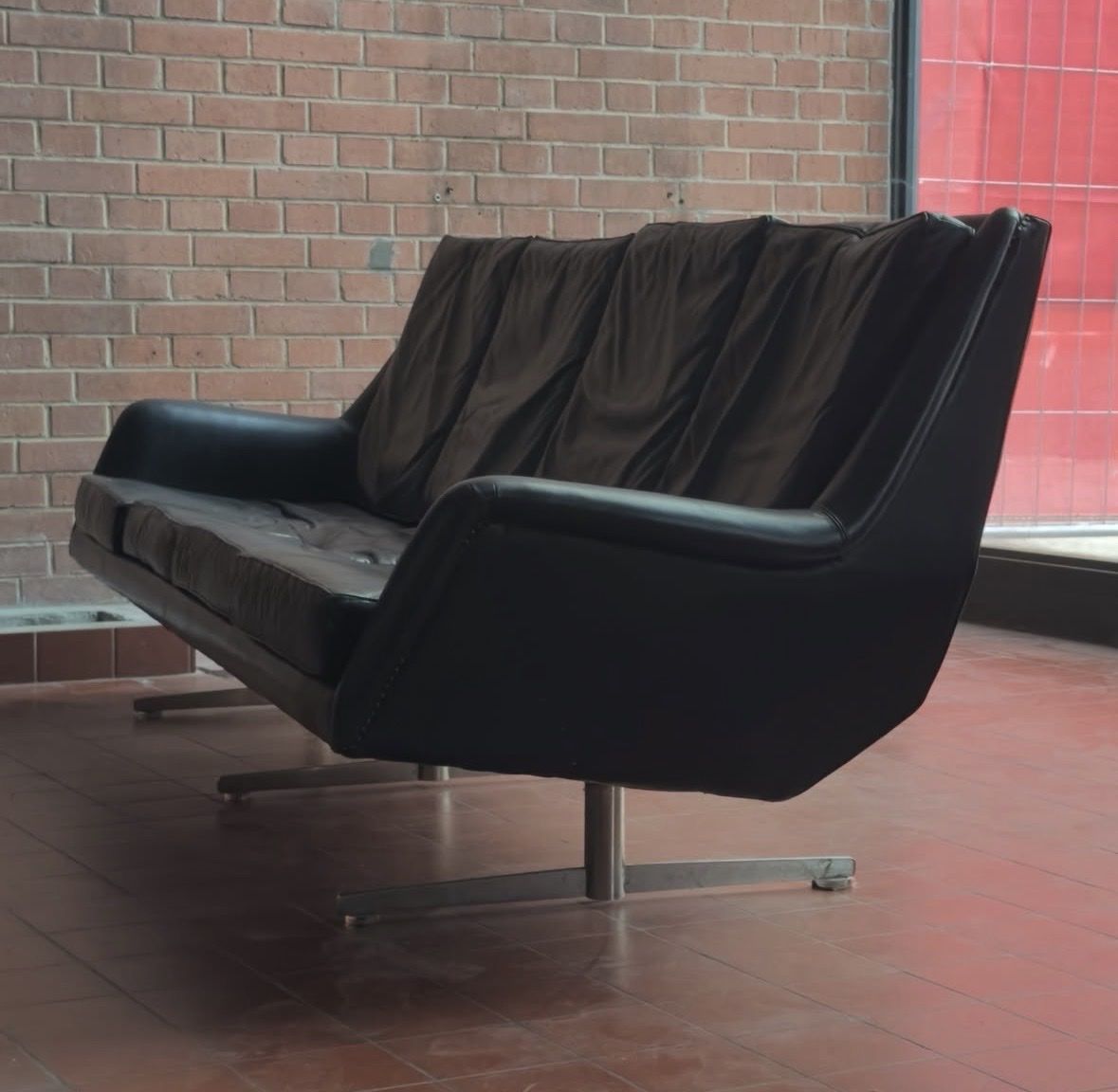 Divani: Grosses Vintage Ledersofa 1960er – Usato da Basel venduto da nizzle 3