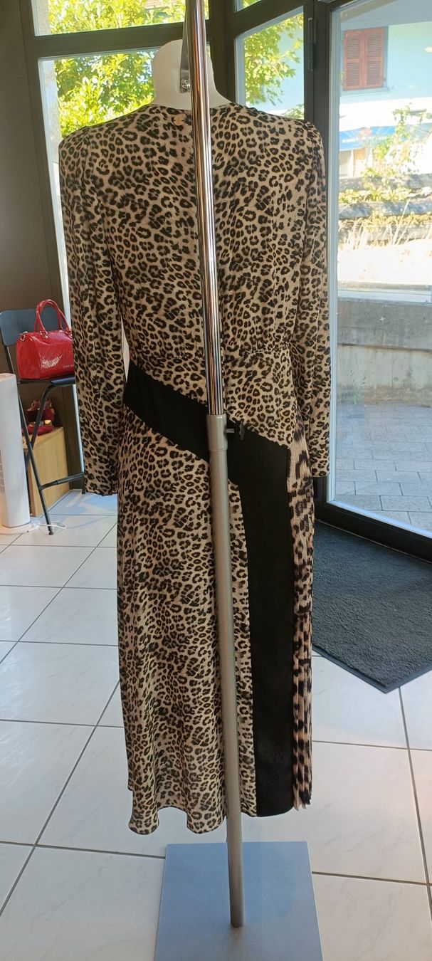 Marc Cain Vestiti: Marccain Kleid Leo-Muster Gr. S – Usato da Zollikofen venduto da Proseco 2