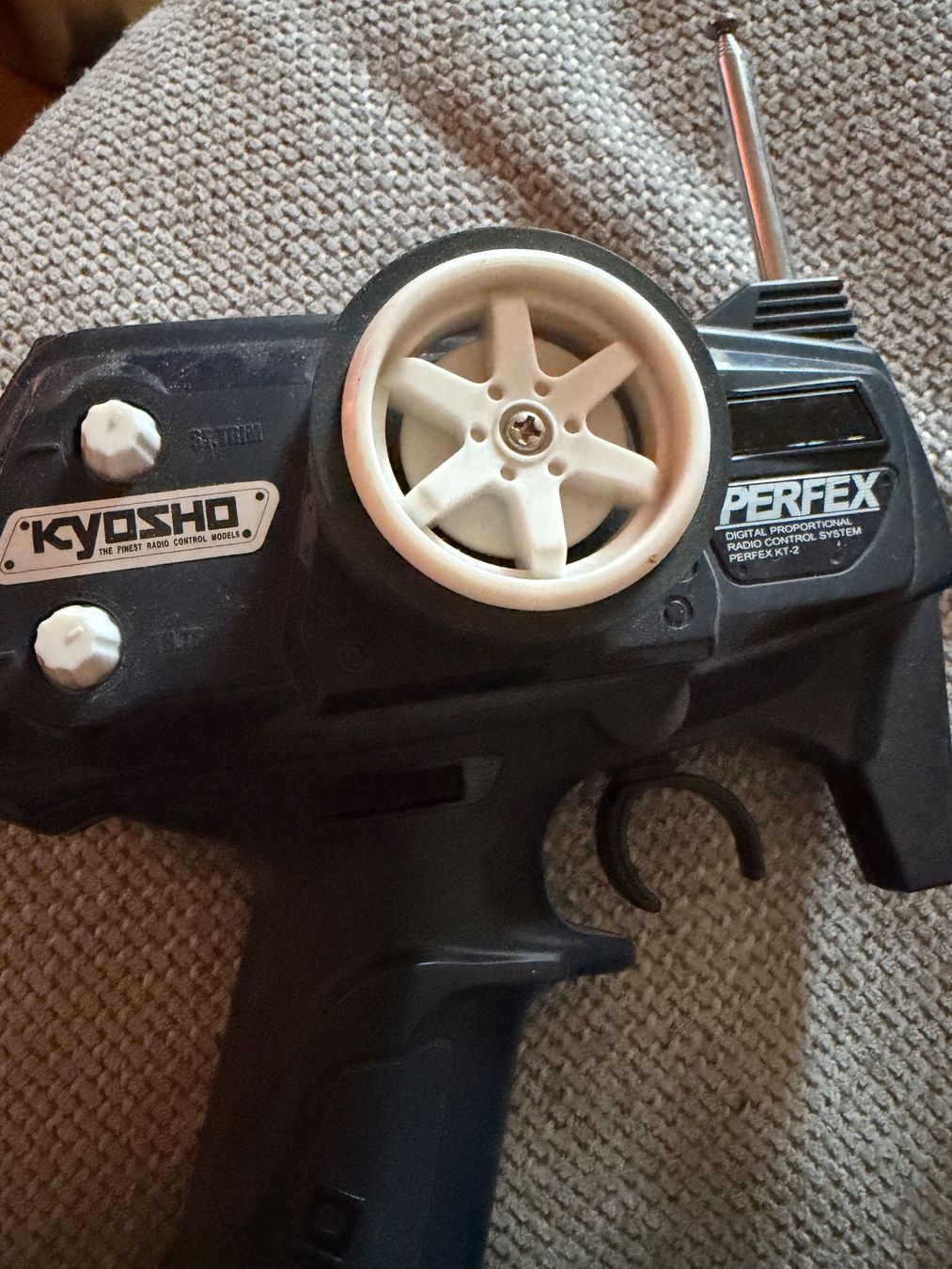 Kyosho Telecomando: Kyosho Perfex 27MHzto – Usato da Gossau ZH venduto da Daniela710 1