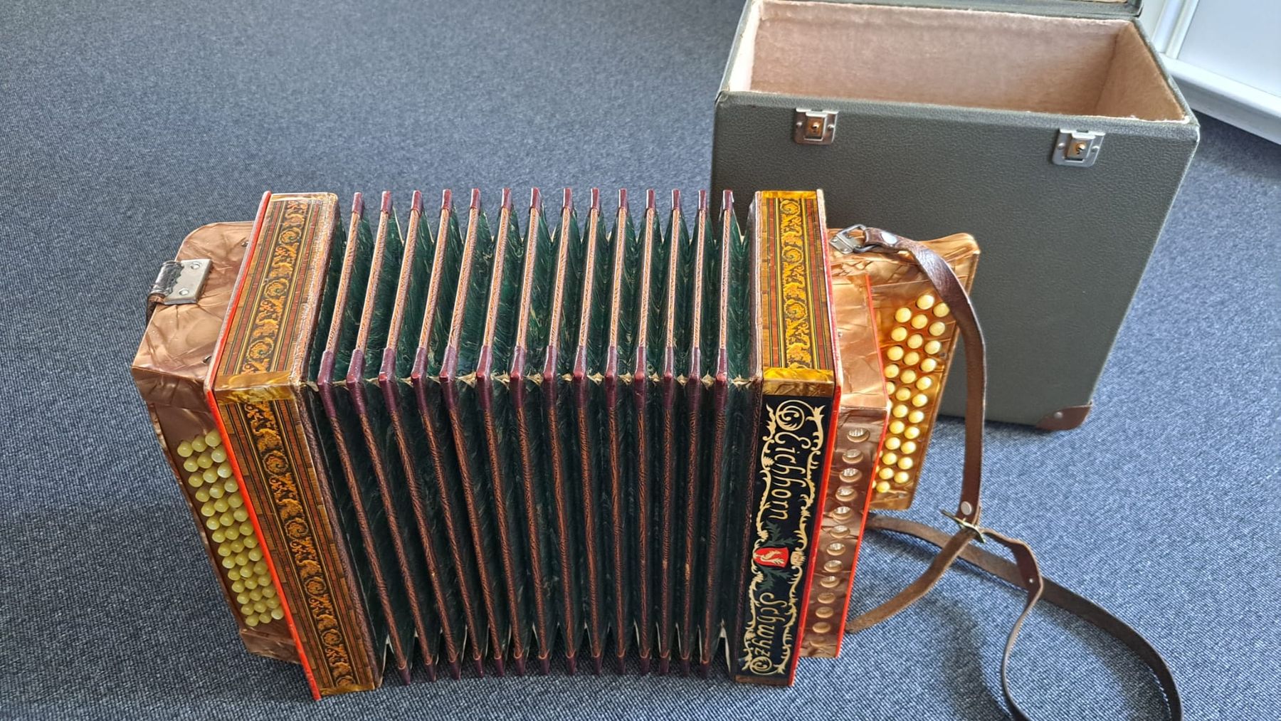 Eichhorn Strumenti musicali: Schwyzerörgeli mit Koffer – Usato da Arbon venduto da ZumBa755 6