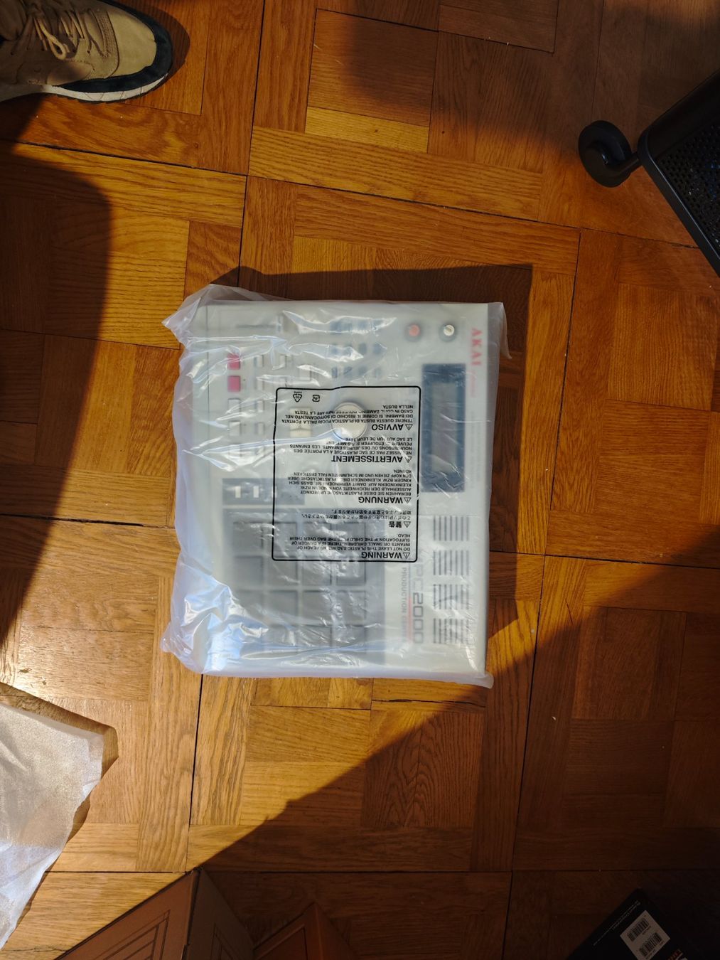Strumenti musicali: AKAI MPC 2000  (8 outputs + Ram+HD) – Usato da Neuchâtel venduto da Salseroni 1