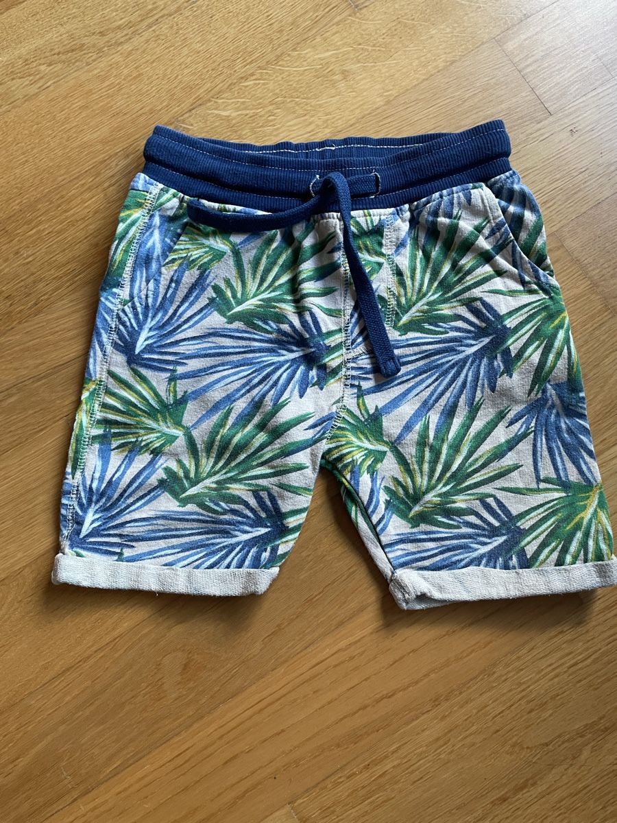 Pantaloni: Smile Gr. 92, Shorts mit Palmenmuster – Usato da Bern venduto da brup 1