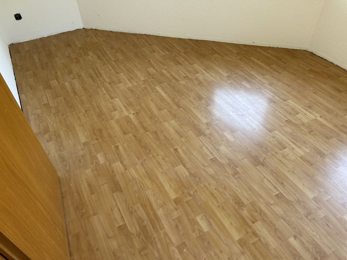 Articles en bois: Buche Laminat (gebraucht) – D'occasion à Hausen AG par obi92 1